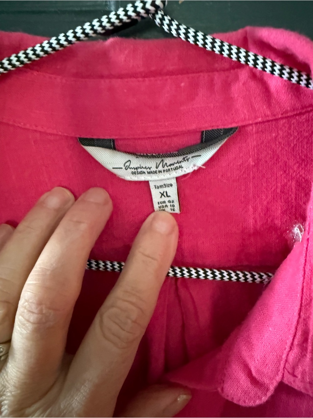 Bright Pink Women's Button-Front Shirt - Unknown Brand from Portugal - Picture 5 of 7